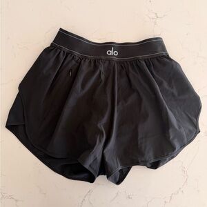 NWOT ALO YOGA MATCH POINT SHORTS